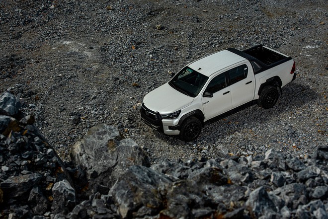 Toyota Hilux 2021 ra mắt tại Việt Nam: Giá từ 628 triệu đồng, nhiều trang bị, tăng tốc để đối đầu Ford Ranger - 9 Toyota Hilux 2021 ra mắt tại Việt Nam: Giá từ 628 triệu đồng, nhiều trang bị, tăng tốc để đối đầu Ford Ranger - 9