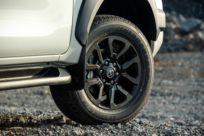 Toyota Hilux 2021 ra mắt tại Việt Nam: Giá từ 628 triệu đồng, nhiều trang bị, tăng tốc để đối đầu Ford Ranger - 13 Toyota Hilux 2021 ra mắt tại Việt Nam: Giá từ 628 triệu đồng, nhiều trang bị, tăng tốc để đối đầu Ford Ranger - 13