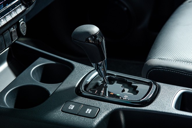 Toyota Hilux 2021 ra mắt tại Việt Nam: Giá từ 628 triệu đồng, nhiều trang bị, tăng tốc để đối đầu Ford Ranger - 22 Toyota Hilux 2021 ra mắt tại Việt Nam: Giá từ 628 triệu đồng, nhiều trang bị, tăng tốc để đối đầu Ford Ranger - 22