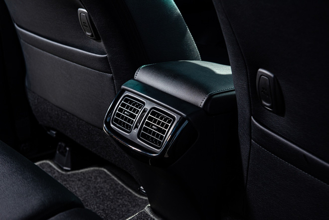 Toyota Hilux 2021 ra mắt tại Việt Nam: Giá từ 628 triệu đồng, nhiều trang bị, tăng tốc để đối đầu Ford Ranger - 8 Toyota Hilux 2021 ra mắt tại Việt Nam: Giá từ 628 triệu đồng, nhiều trang bị, tăng tốc để đối đầu Ford Ranger - 8