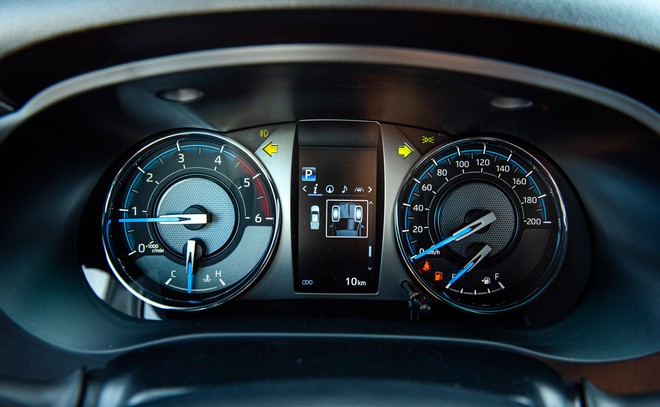 Toyota Hilux 2021 ra mắt tại Việt Nam: Giá từ 628 triệu đồng, nhiều trang bị, tăng tốc để đối đầu Ford Ranger - 19 Toyota Hilux 2021 ra mắt tại Việt Nam: Giá từ 628 triệu đồng, nhiều trang bị, tăng tốc để đối đầu Ford Ranger - 19