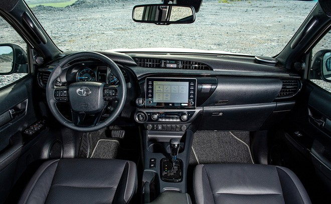 Toyota Hilux 2021 ra mắt tại Việt Nam: Giá từ 628 triệu đồng, nhiều trang bị, tăng tốc để đối đầu Ford Ranger - 5 Toyota Hilux 2021 ra mắt tại Việt Nam: Giá từ 628 triệu đồng, nhiều trang bị, tăng tốc để đối đầu Ford Ranger - 5