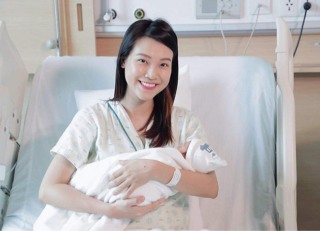 Hoàng Oanh lần đầu tiên công khai khoe con trai đầu lòng, tiết lộ quá trình 'vượt cạn thần tốc' khi không có chồng bên cạnh Hoàng Oanh lần đầu tiên công khai khoe con trai đầu lòng, tiết lộ quá trình 'vượt cạn thần tốc' khi không có chồng bên cạnh