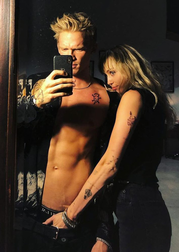 HOT: Miley Cyrus chia tay tình trẻ kém 5 tuổi chỉ sau 10 tháng hẹn hò - 6 HOT: Miley Cyrus chia tay tình trẻ kém 5 tuổi chỉ sau 10 tháng hẹn hò - 6