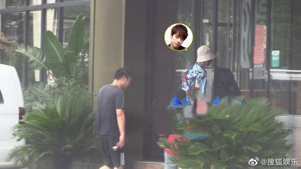 Dương Mịch ngày càng thách thức paparazzi: Vô tư hẹn hò, diện đồ đôi, đắm say trong tình yêu với bạn trai kém 3 tuổi - 3 Dương Mịch ngày càng thách thức paparazzi: Vô tư hẹn hò, diện đồ đôi, đắm say trong tình yêu với bạn trai kém 3 tuổi - 3
