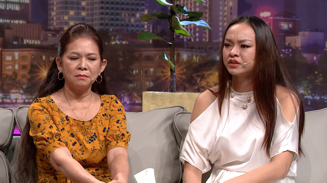 Bố mẹ lâm vào cảnh 'tan nát' chỉ vì 1 câu nói trẻ con của Mai Ngô: Mẹ không tin đàn ông nữa - 2 Bố mẹ lâm vào cảnh 'tan nát' chỉ vì 1 câu nói trẻ con của Mai Ngô: Mẹ không tin đàn ông nữa - 2