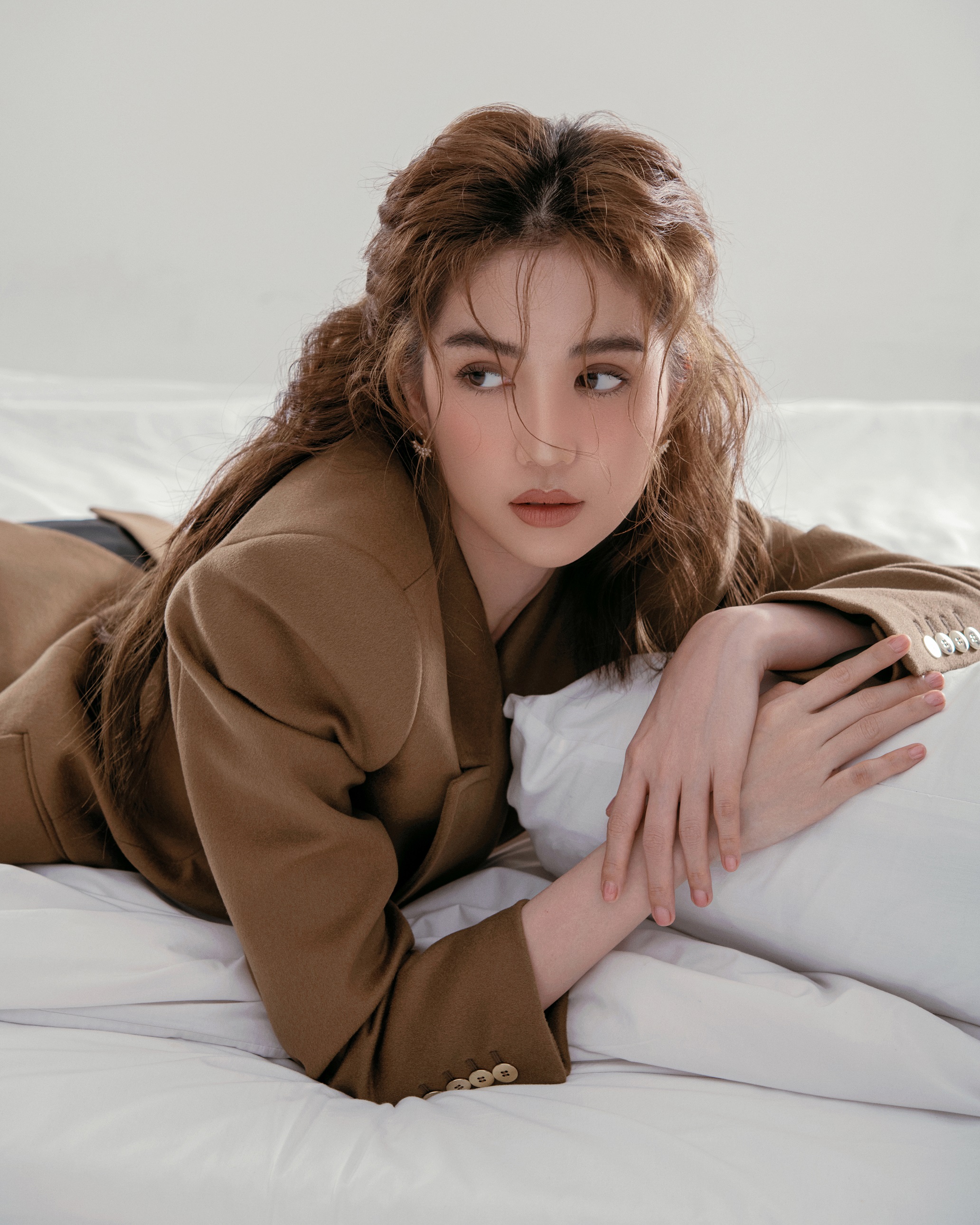 Bị nói bê nguyên 'concept' của Song Hye Kyo vào bộ ảnh mới, Ngọc Trinh lập tức có câu trả lời cực thẳng thắn - 5 Bị nói bê nguyên 'concept' của Song Hye Kyo vào bộ ảnh mới, Ngọc Trinh lập tức có câu trả lời cực thẳng thắn - 5