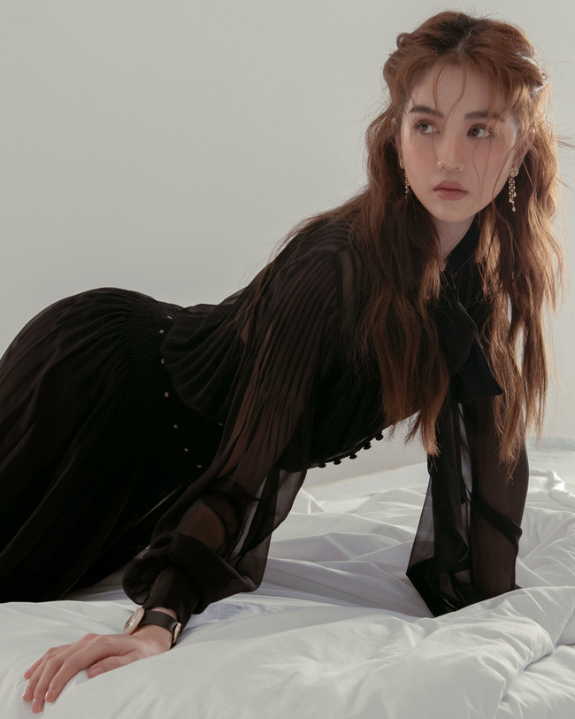 Bị nói bê nguyên 'concept' của Song Hye Kyo vào bộ ảnh mới, Ngọc Trinh lập tức có câu trả lời cực thẳng thắn - 2 Bị nói bê nguyên 'concept' của Song Hye Kyo vào bộ ảnh mới, Ngọc Trinh lập tức có câu trả lời cực thẳng thắn - 2