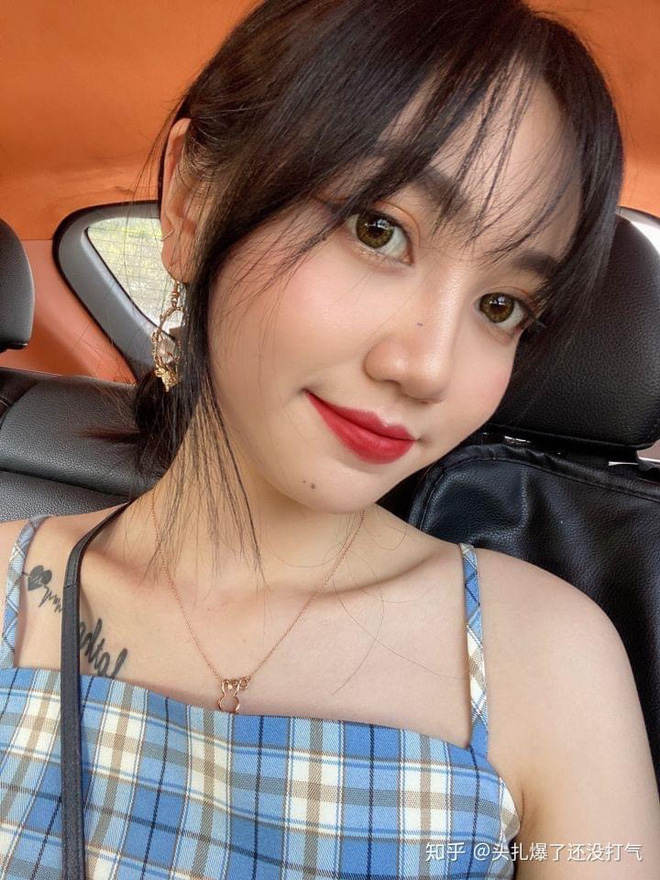 Khoe thành quả giảm cân, gái xinh còn gây tranh cãi khi tự ví mình giống Lisa BLACKPINK - 3 Khoe thành quả giảm cân, gái xinh còn gây tranh cãi khi tự ví mình giống Lisa BLACKPINK - 3