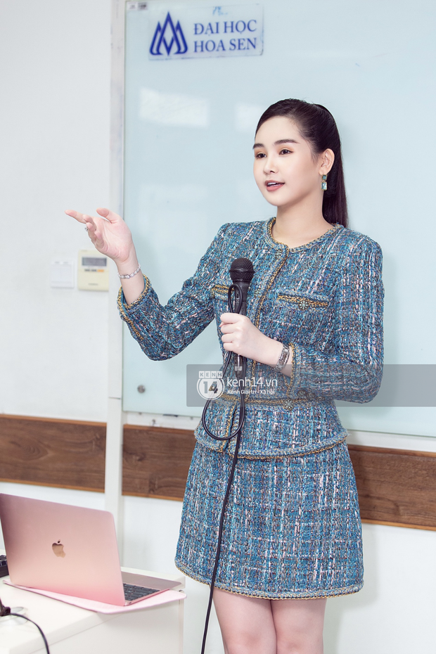 Lê Âu Ngân Anh sau 3 năm thị phi: 'Không chấp nhận nổi khi nhìn lại mình đêm đăng quang, giờ đây tôi chinh phục mọi người bằng học vấn' Lê Âu Ngân Anh sau 3 năm thị phi: 'Không chấp nhận nổi khi nhìn lại mình đêm đăng quang, giờ đây tôi chinh phục mọi người bằng học vấn'