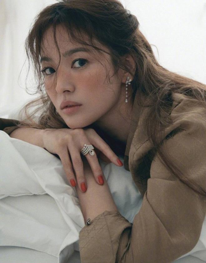 Bị nói bê nguyên 'concept' của Song Hye Kyo vào bộ ảnh mới, Ngọc Trinh lập tức có câu trả lời cực thẳng thắn - 6 Bị nói bê nguyên 'concept' của Song Hye Kyo vào bộ ảnh mới, Ngọc Trinh lập tức có câu trả lời cực thẳng thắn - 6