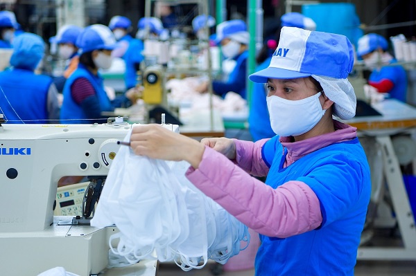 Giá khẩu trang y tế có còn 'sốt'? - 1