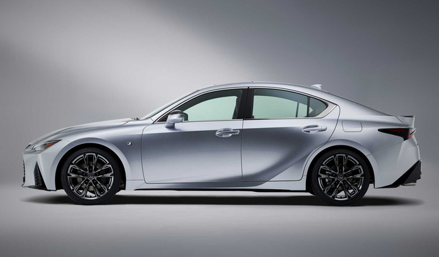 Lexus IS 2021 trở lại Việt Nam với 3 phiên bản, đối đầu Mercedes-Benz C-Class và BMW 3-Series - 3 Lexus IS 2021 trở lại Việt Nam với 3 phiên bản, đối đầu Mercedes-Benz C-Class và BMW 3-Series - 3