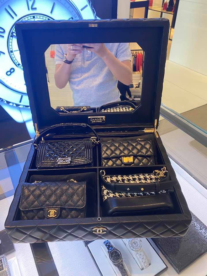 Cường Đô La chi tiền khủng để sắm bộ sưu tập túi hàng hiệu mini cho con gái Cường Đô La chi tiền khủng để sắm bộ sưu tập túi hàng hiệu mini cho con gái