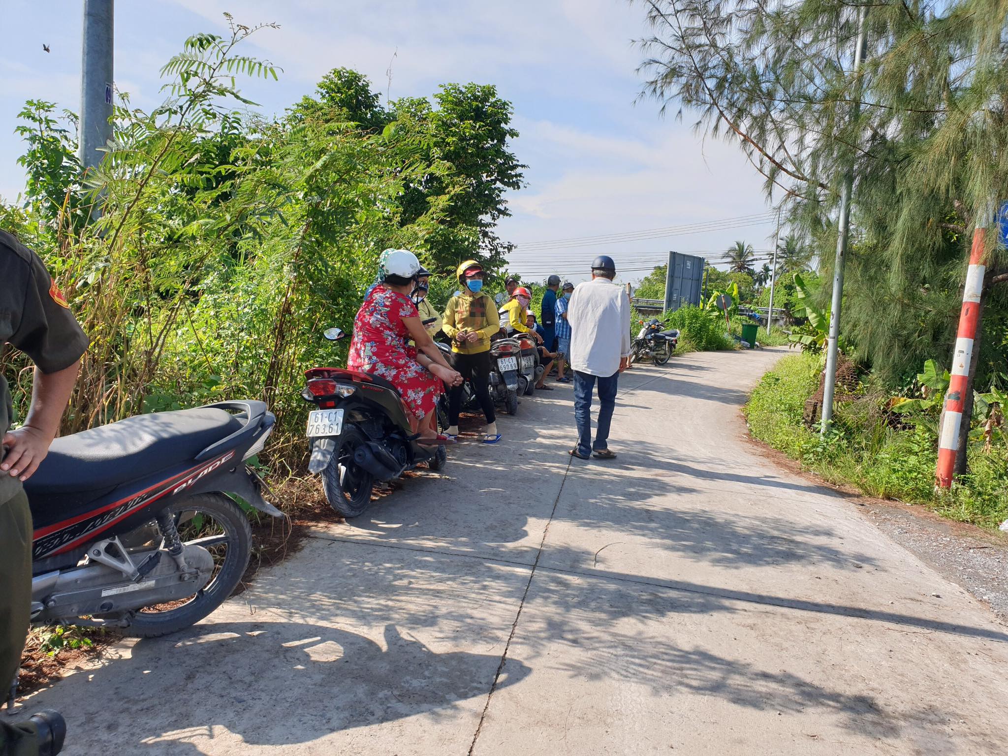 Hai bé trai bỏ nhà đi bụi, một em rơi xuống bờ kênh chết đuối - 1 Hai bé trai bỏ nhà đi bụi, một em rơi xuống bờ kênh chết đuối - 1