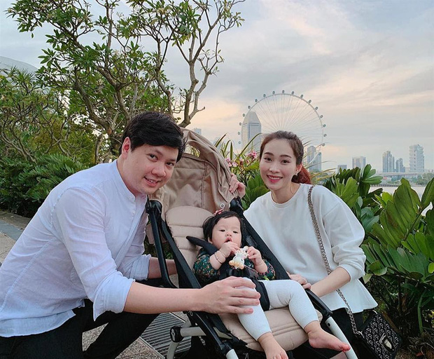 Tụ họp cùng hội bạn thân Shark Khoa, Đặng Thu Thảo chiếm spotlight với nhan sắc đỉnh cao sau 3 tháng sinh con - 4 Tụ họp cùng hội bạn thân Shark Khoa, Đặng Thu Thảo chiếm spotlight với nhan sắc đỉnh cao sau 3 tháng sinh con - 4