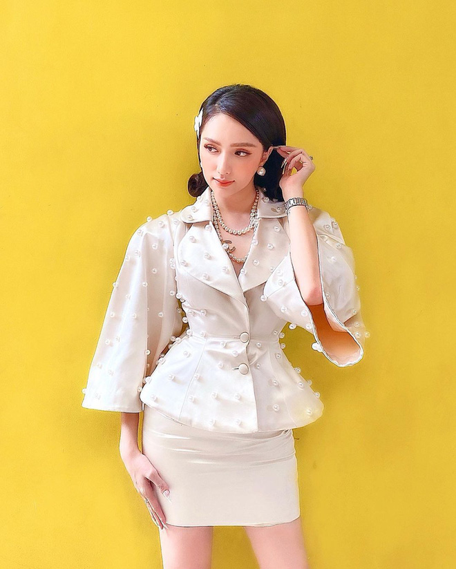 Hương Giang yêu vào nên đổi tính: Trước theo style nhẹ nhàng nhưng giờ phải mặc đồ siêu to khổng lồ mới chịu cơ - 9 Hương Giang yêu vào nên đổi tính: Trước theo style nhẹ nhàng nhưng giờ phải mặc đồ siêu to khổng lồ mới chịu cơ - 9