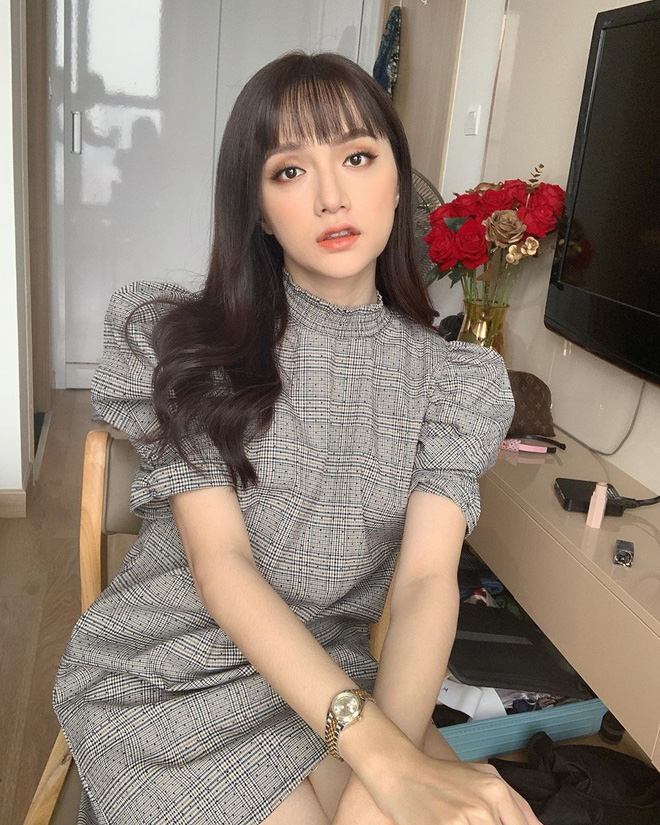 Hương Giang yêu vào nên đổi tính: Trước theo style nhẹ nhàng nhưng giờ phải mặc đồ siêu to khổng lồ mới chịu cơ - 2 Hương Giang yêu vào nên đổi tính: Trước theo style nhẹ nhàng nhưng giờ phải mặc đồ siêu to khổng lồ mới chịu cơ - 2