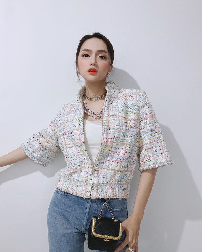 Hương Giang yêu vào nên đổi tính: Trước theo style nhẹ nhàng nhưng giờ phải mặc đồ siêu to khổng lồ mới chịu cơ Hương Giang yêu vào nên đổi tính: Trước theo style nhẹ nhàng nhưng giờ phải mặc đồ siêu to khổng lồ mới chịu cơ