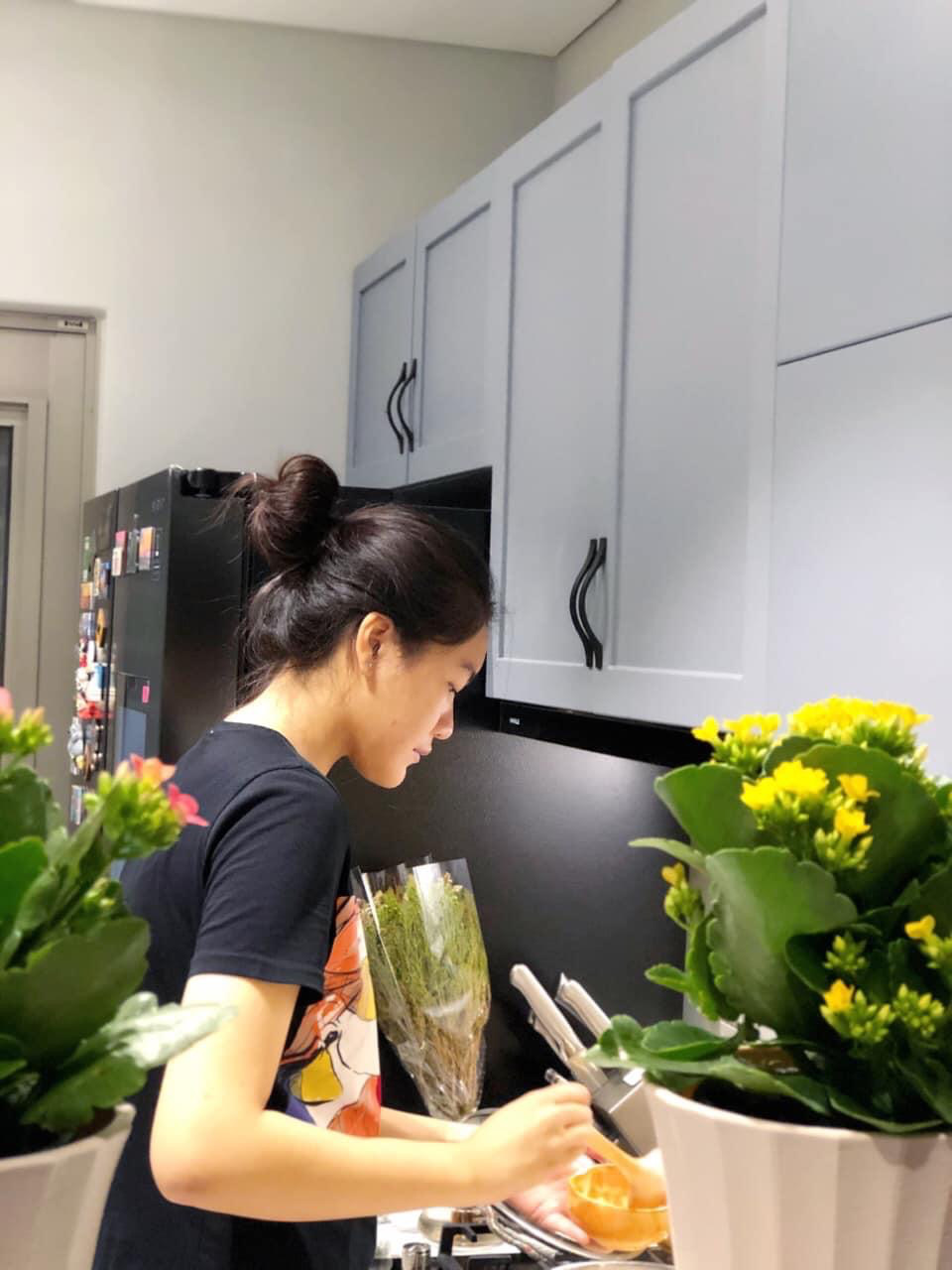 Cháu gái ca sĩ Phạm Quỳnh Anh: Sinh năm 2k3 nhưng sở hữu chiều cao 'khủng', ở trường giỏi giang - ở nhà đảm đang - 2 Cháu gái ca sĩ Phạm Quỳnh Anh: Sinh năm 2k3 nhưng sở hữu chiều cao 'khủng', ở trường giỏi giang - ở nhà đảm đang - 2