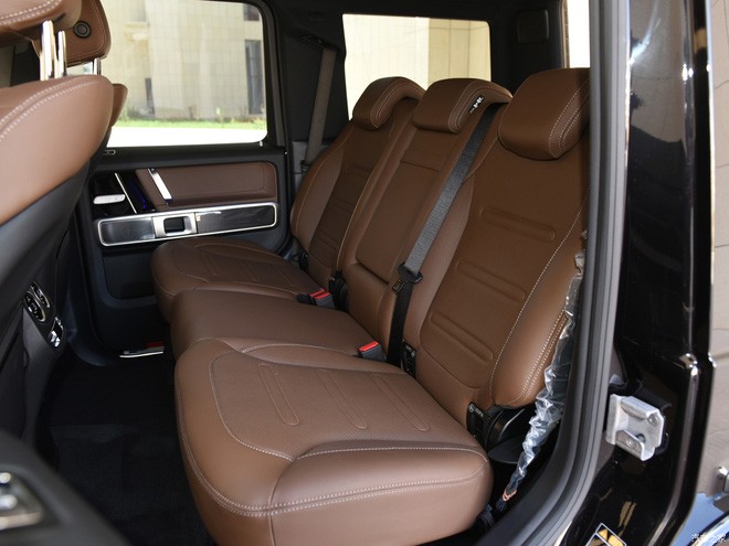 Mercedes-Benz ra mắt G-Class giá rẻ với động cơ ‘yếu bất thường’ - 5 Mercedes-Benz ra mắt G-Class giá rẻ với động cơ ‘yếu bất thường’ - 5