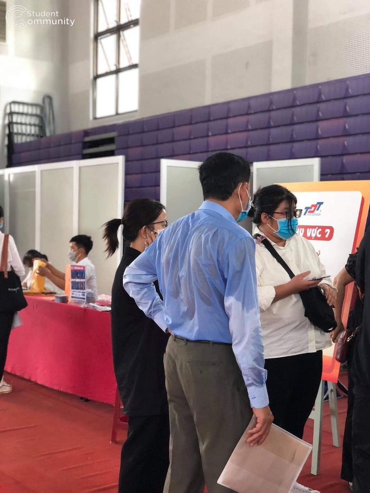 Người bố lưng ướt đẫm mồ hôi ngày đưa con đi nhập học, dân mạng rưng rưng chia sẻ kỷ niệm thời tân sinh viên cùng bố mẹ Người bố lưng ướt đẫm mồ hôi ngày đưa con đi nhập học, dân mạng rưng rưng chia sẻ kỷ niệm thời tân sinh viên cùng bố mẹ