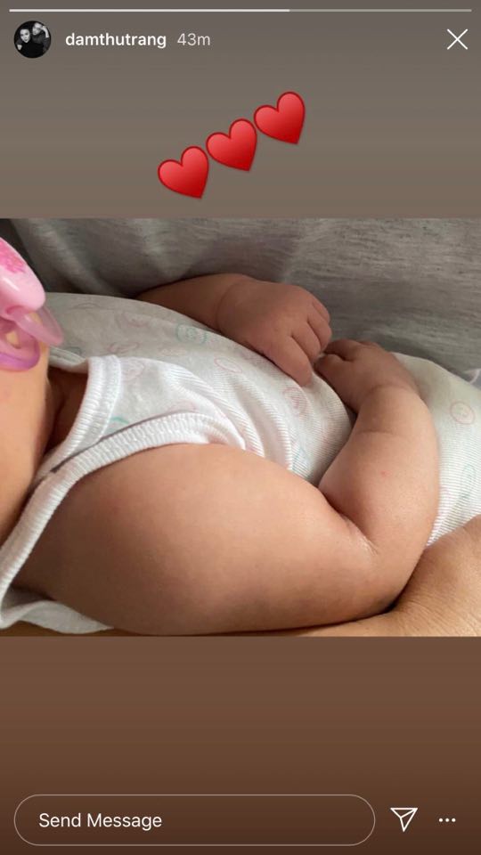 Hình ảnh mới nhất của con gái Cường Đô La, trộm vía mới một tháng tuổi cô bé đã bụ bẫm đáng yêu thế này Hình ảnh mới nhất của con gái Cường Đô La, trộm vía mới một tháng tuổi cô bé đã bụ bẫm đáng yêu thế này