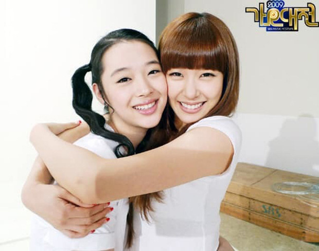 Phim tài liệu về Sulli: Mẹ ruột cạn nước mắt xác nhận con gái cố tự tử hậu chia tay Choiza, Tiffany bật khóc hối hận nói về người em - 13 Phim tài liệu về Sulli: Mẹ ruột cạn nước mắt xác nhận con gái cố tự tử hậu chia tay Choiza, Tiffany bật khóc hối hận nói về người em - 13