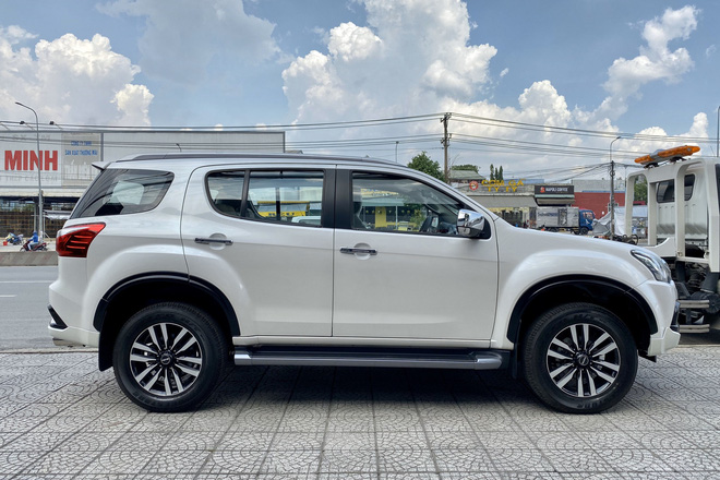 Isuzu mu-X hạ giá sốc còn 650 triệu đồng: Đấu Toyota Fortuner bằng giá Kia Seltos - 3