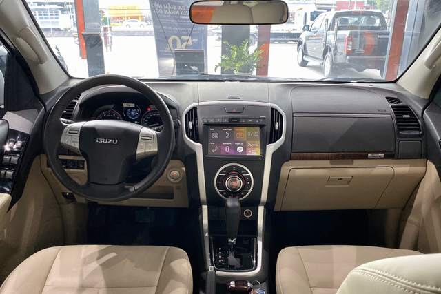 Isuzu mu-X hạ giá sốc còn 650 triệu đồng: Đấu Toyota Fortuner bằng giá Kia Seltos - 4