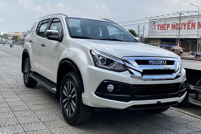 Isuzu mu-X hạ giá sốc còn 650 triệu đồng: Đấu Toyota Fortuner bằng giá Kia Seltos - 2