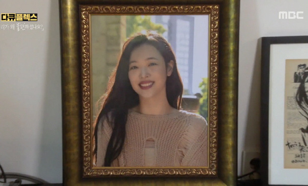 Phim tài liệu về Sulli: Mẹ ruột cạn nước mắt xác nhận con gái cố tự tử hậu chia tay Choiza, Tiffany bật khóc hối hận nói về người em - 11 Phim tài liệu về Sulli: Mẹ ruột cạn nước mắt xác nhận con gái cố tự tử hậu chia tay Choiza, Tiffany bật khóc hối hận nói về người em - 11