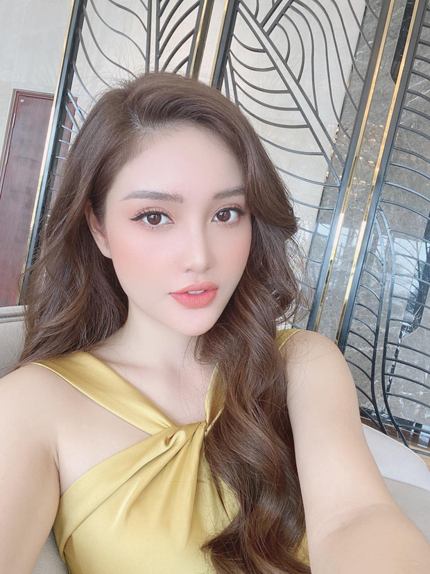 Nàng WAGs đạt điểm 10 nhan sắc và thần thái, đố các 'thám tử mạng' biết là bồ của ai đấy? - 3 Nàng WAGs đạt điểm 10 nhan sắc và thần thái, đố các 'thám tử mạng' biết là bồ của ai đấy? - 3