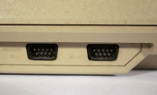 Hoài niệm lại 8 cổng giao tiếp đã đi vào tâm trí 8X, bên cạnh jack 3,5mm Hoài niệm lại 8 cổng giao tiếp đã đi vào tâm trí 8X, bên cạnh jack 3,5mm