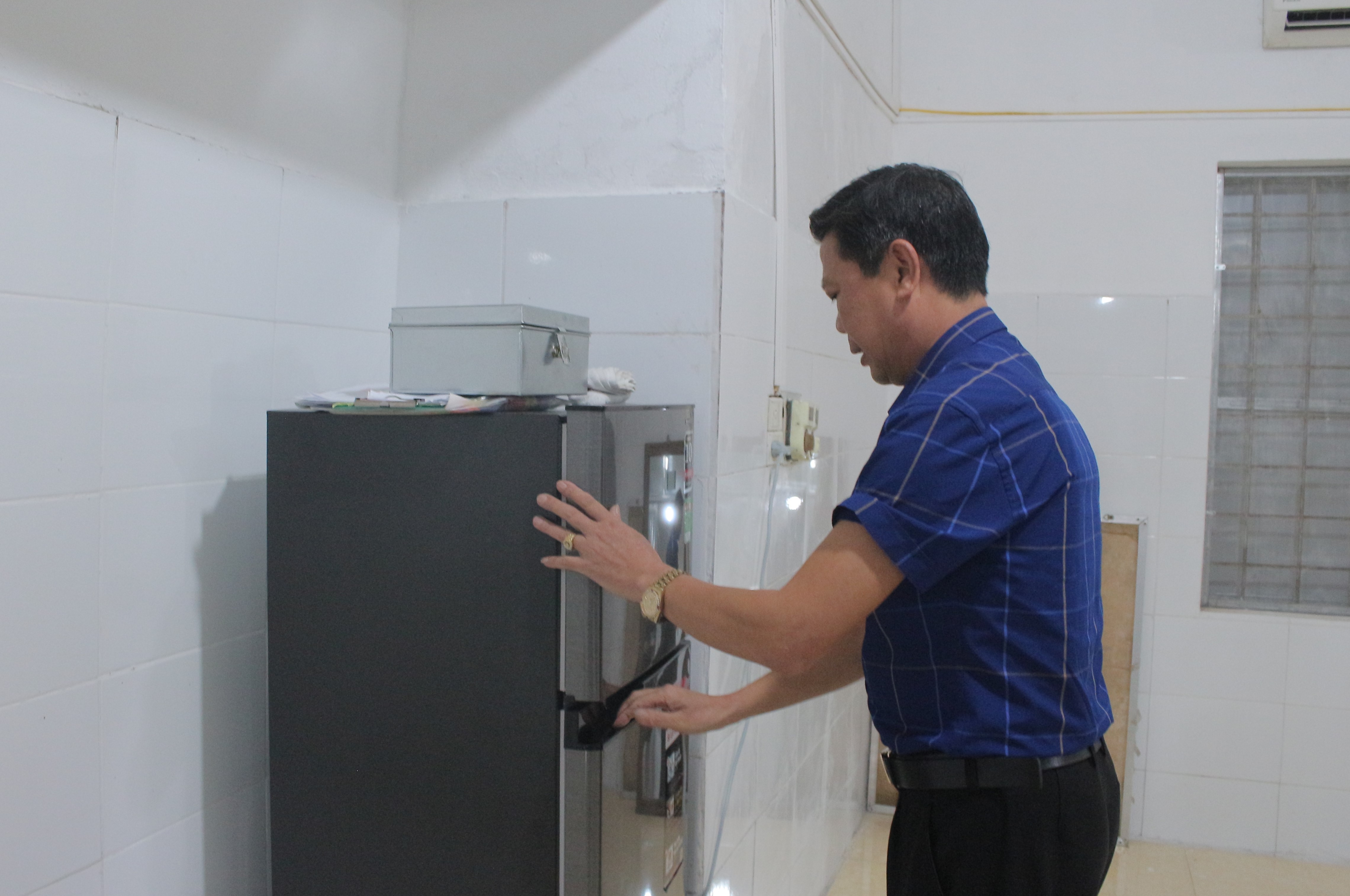 Vụ 11 học sinh tiểu học nghi ngộ độc thực phẩm ở Đông Anh: Kiểm định thực phẩm bằng… mắt (!?) - 1 Vụ 11 học sinh tiểu học nghi ngộ độc thực phẩm ở Đông Anh: Kiểm định thực phẩm bằng… mắt (!?) - 1