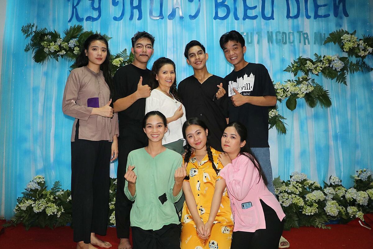 NSƯT Ngọc Trinh sau 14 năm đóng 'Mùi ngò gai' - 3 NSƯT Ngọc Trinh sau 14 năm đóng 'Mùi ngò gai' - 3