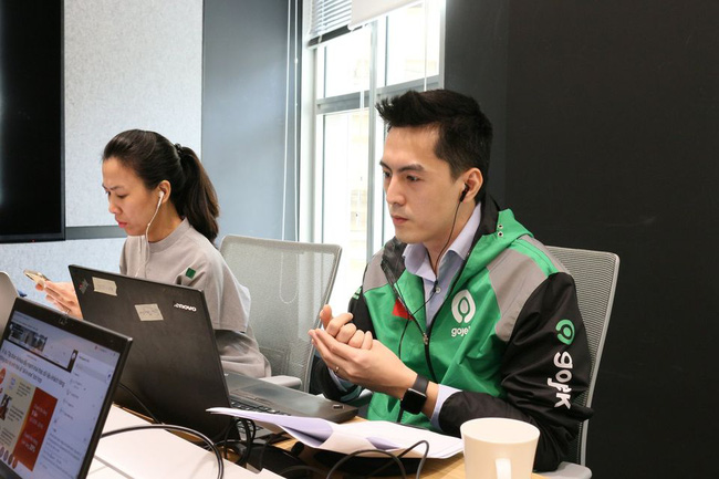 CEO Gojek trở thành 'tâm bão' chỉ sau 1 bức ảnh nhưng nay lại khiến bao chị em 'vỡ vụn' khi dân mạng phát hiện chị vợ cực xinh đẹp và sở hữu 1 biệt tài chăm chồng cực khéo! CEO Gojek trở thành 'tâm bão' chỉ sau 1 bức ảnh nhưng nay lại khiến bao chị em 'vỡ vụn' khi dân mạng phát hiện chị vợ cực xinh đẹp và sở hữu 1 biệt tài chăm chồng cực khéo!