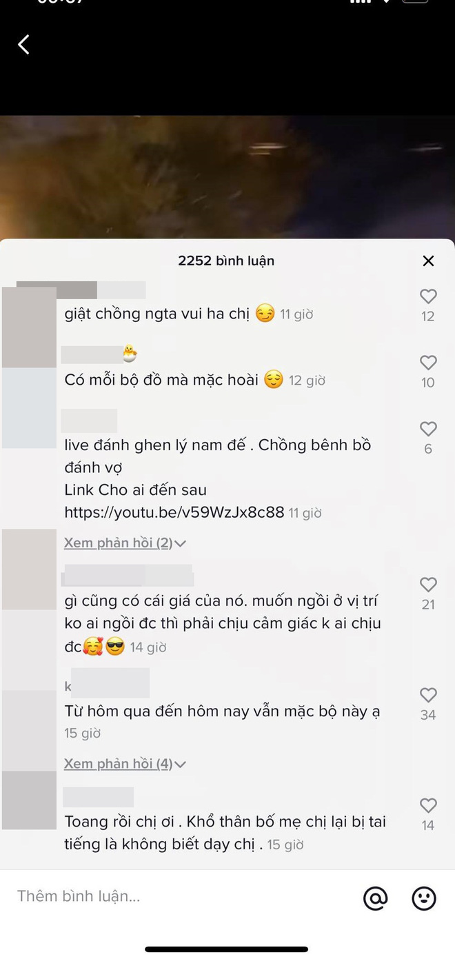 Sau vụ đánh ghen ồn ào, dân tình đổ xô vào tài khoản mạng còn sót lại của 'tiểu tam' để chỉ trích và bày tỏ phẫn nộ - 4 Sau vụ đánh ghen ồn ào, dân tình đổ xô vào tài khoản mạng còn sót lại của 'tiểu tam' để chỉ trích và bày tỏ phẫn nộ - 4