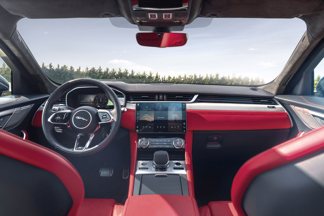 Ra mắt Jaguar F-Pace 2021: Đối thủ 'chung nhà' với Range Rover Velar - 7 Ra mắt Jaguar F-Pace 2021: Đối thủ 'chung nhà' với Range Rover Velar - 7