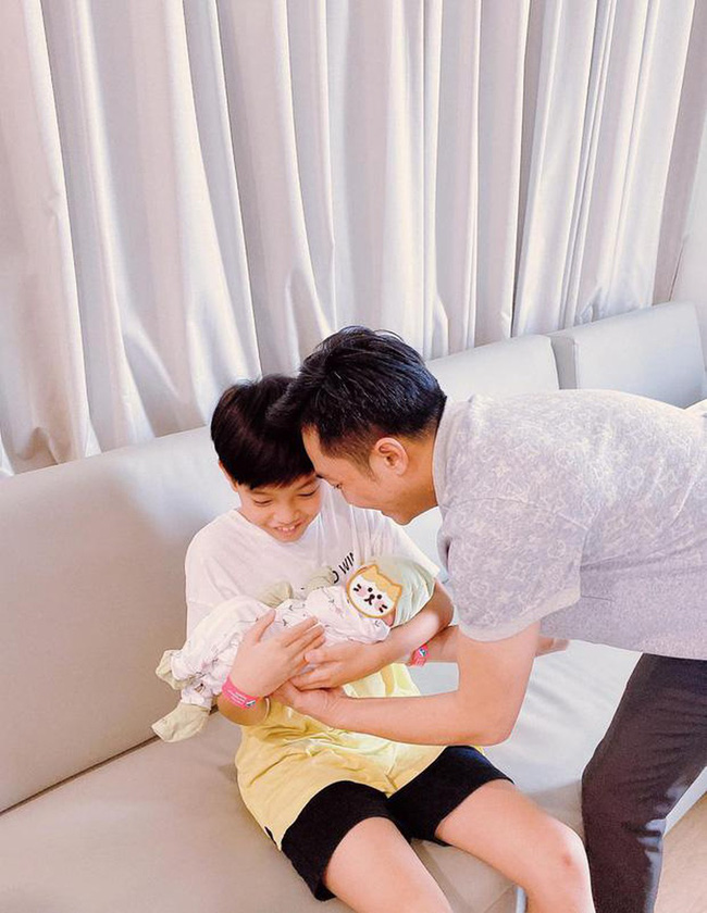 Điểm qua loạt 'đặc quyền' đúng chuẩn rich kid của con gái Cường Đô La - Đàm Thu Trang, thiên kim tiểu thư đích thực là đây - 8 Điểm qua loạt 'đặc quyền' đúng chuẩn rich kid của con gái Cường Đô La - Đàm Thu Trang, thiên kim tiểu thư đích thực là đây - 8