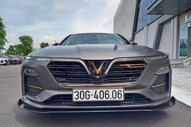 VinFast Lux A2.0 đầu tiên tại Việt Nam độ thân rộng, hạ gầm như siêu xe - 5 VinFast Lux A2.0 đầu tiên tại Việt Nam độ thân rộng, hạ gầm như siêu xe - 5