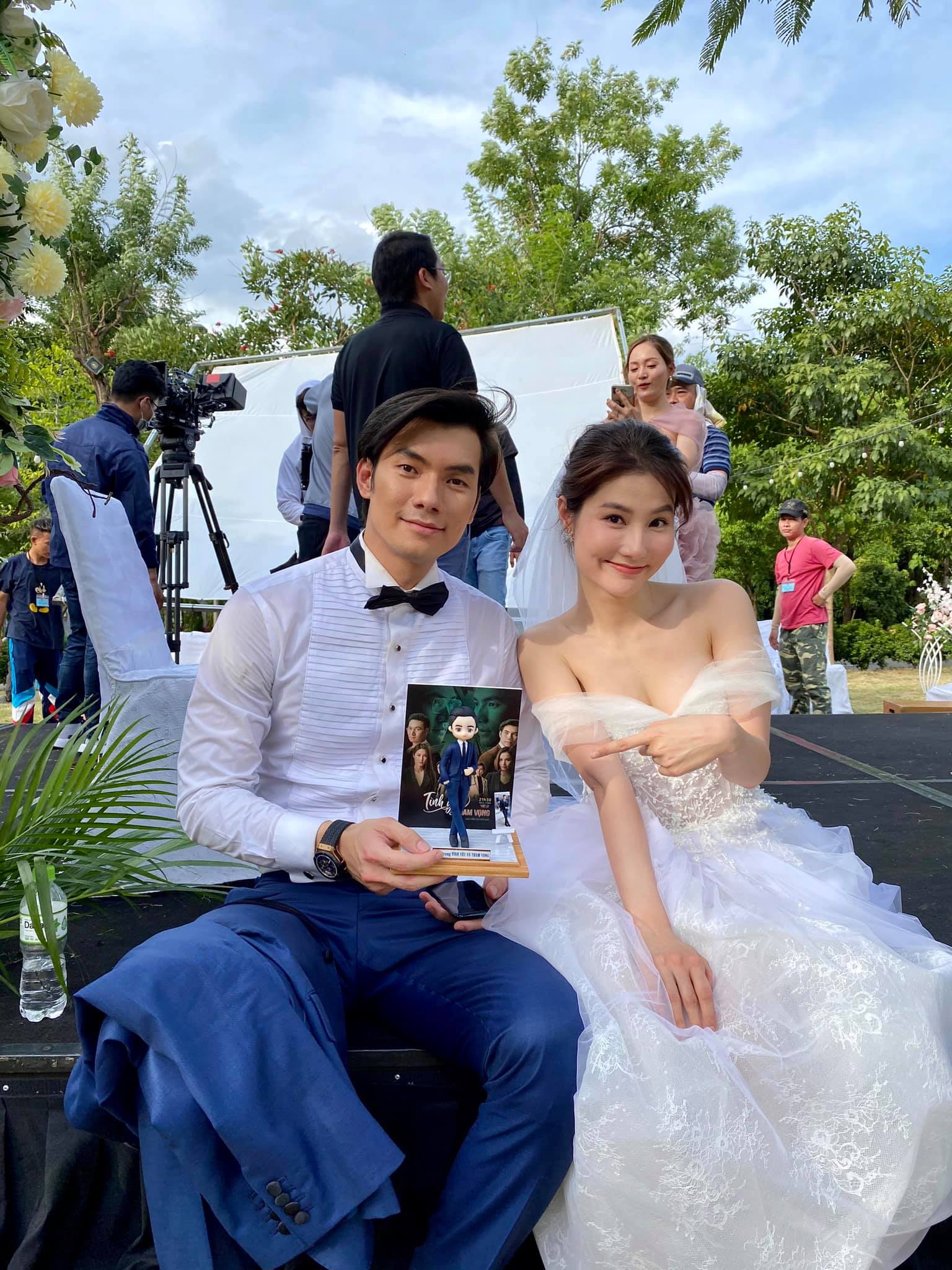 MXH tràn ngập ảnh cưới Nhan Phúc Vinh - Diễm My, 'cô dâu' háo hức tung cả ảnh hậu trường, đáng chú ý nhất là động thái của 'chú rể' - 1 MXH tràn ngập ảnh cưới Nhan Phúc Vinh - Diễm My, 'cô dâu' háo hức tung cả ảnh hậu trường, đáng chú ý nhất là động thái của 'chú rể' - 1