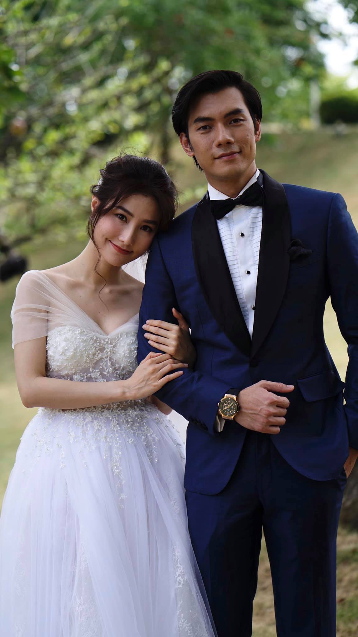 MXH tràn ngập ảnh cưới Nhan Phúc Vinh - Diễm My, 'cô dâu' háo hức tung cả ảnh hậu trường, đáng chú ý nhất là động thái của 'chú rể' MXH tràn ngập ảnh cưới Nhan Phúc Vinh - Diễm My, 'cô dâu' háo hức tung cả ảnh hậu trường, đáng chú ý nhất là động thái của 'chú rể'