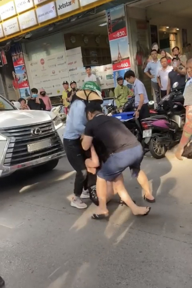 Sau vụ đánh ghen ồn ào, dân tình đổ xô vào tài khoản mạng còn sót lại của 'tiểu tam' để chỉ trích và bày tỏ phẫn nộ - 1 Sau vụ đánh ghen ồn ào, dân tình đổ xô vào tài khoản mạng còn sót lại của 'tiểu tam' để chỉ trích và bày tỏ phẫn nộ - 1