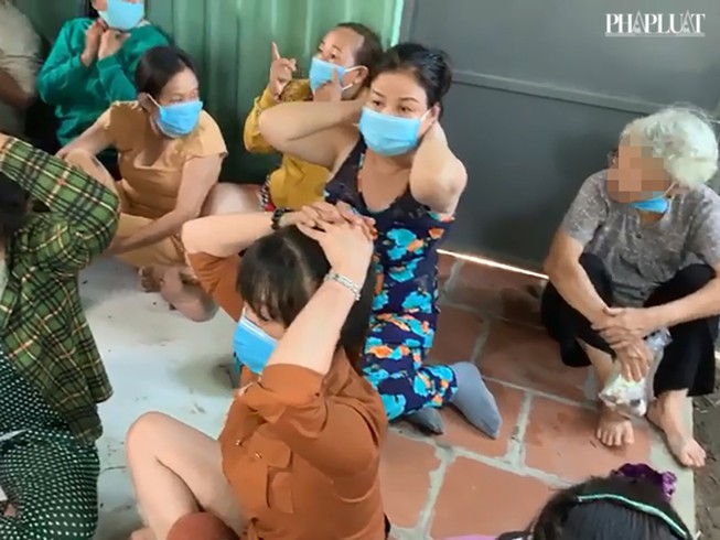 Đột kích sòng bạc quý bà đầy tiền án tiền sự ở Củ Chi Đột kích sòng bạc quý bà đầy tiền án tiền sự ở Củ Chi