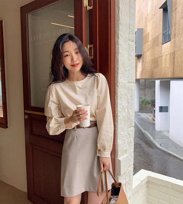 Áo blouse trơn màu đúng là chân ái của nàng công sở, có đến 10 cách diện sang xịn hết cỡ Áo blouse trơn màu đúng là chân ái của nàng công sở, có đến 10 cách diện sang xịn hết cỡ