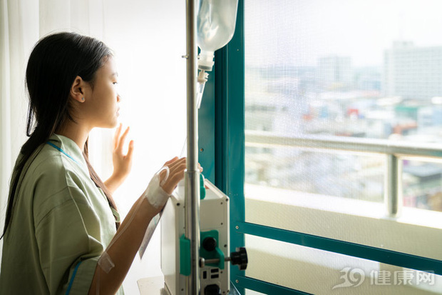 Mắc ung thư gan giai đoạn cuối ở tuổi 29, nữ biên tập viên thú nhận 3 sai lầm mình từng mắc và mong mọi người hãy thực hiện 3 điều quan trọng này Mắc ung thư gan giai đoạn cuối ở tuổi 29, nữ biên tập viên thú nhận 3 sai lầm mình từng mắc và mong mọi người hãy thực hiện 3 điều quan trọng này