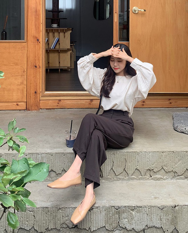 Áo blouse trơn màu đúng là chân ái của nàng công sở, có đến 10 cách diện sang xịn hết cỡ - 3 Áo blouse trơn màu đúng là chân ái của nàng công sở, có đến 10 cách diện sang xịn hết cỡ - 3