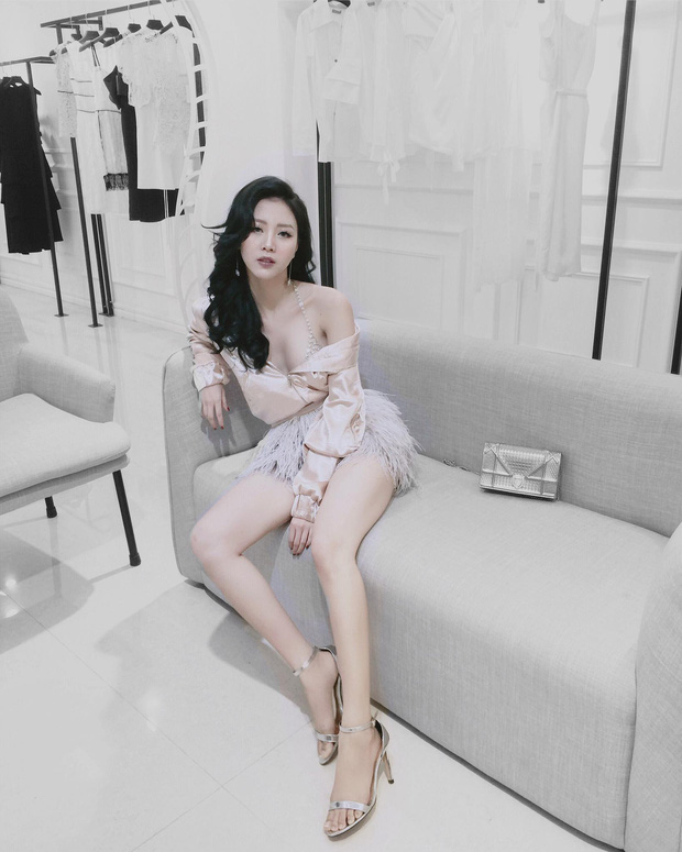 Chân dài showbiz bóc phốt người chồng trong vụ đánh ghen ở Lý Nam Đế hóa ra lại là 'nhân vật chính' có 'nụ hôn đội bàn' với người yêu cũ Châu Bùi Chân dài showbiz bóc phốt người chồng trong vụ đánh ghen ở Lý Nam Đế hóa ra lại là 'nhân vật chính' có 'nụ hôn đội bàn' với người yêu cũ Châu Bùi