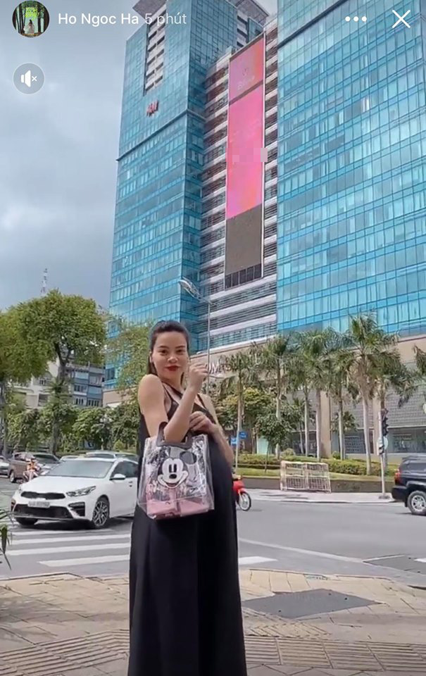 Hồ Ngọc Hà chính thức khoe bụng bầu vượt mặt ở những tháng cuối thai kỳ - 1 Hồ Ngọc Hà chính thức khoe bụng bầu vượt mặt ở những tháng cuối thai kỳ - 1